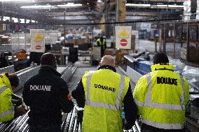 Stephane Sejourne visits customs officers freight zone -  Roissy-en-France