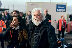 Arrival of Paul Watson in France - Paris