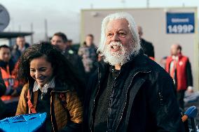 Arrival of Paul Watson in France - Paris