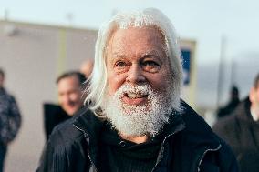 Arrival of Paul Watson in France - Paris