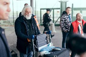 Arrival of Paul Watson in France - Paris