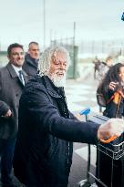 Arrival of Paul Watson in France - Paris