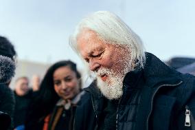 Arrival of Paul Watson in France - Paris