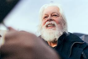 Arrival of Paul Watson in France - Paris