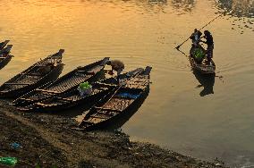 Cultivators Transport Winter Seasonal Vegetables - Bangladesh