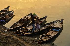 Cultivators Transport Winter Seasonal Vegetables - Bangladesh