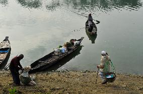 Cultivators Transport Winter Seasonal Vegetables