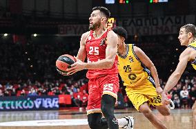 Olympiacos Piraeus v Alba Berlin - Turkish Airlines EuroLeague