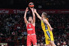 Olympiacos Piraeus v Alba Berlin - Turkish Airlines EuroLeague