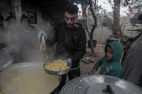 Palestinians Receive Food Amid Food Crisis - Gaza