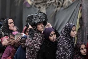 Palestinians Receive Food Amid Food Crisis - Gaza