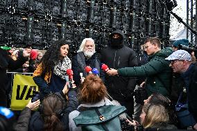 Paul Watson holds a press conference in Paris FA