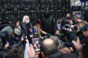 Paul Watson holds a press conference in Paris FA