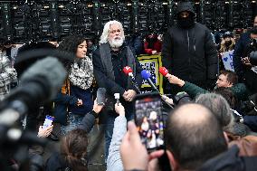 Paul Watson holds a press conference in Paris FA