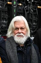 Paul Watson holds a press conference in Paris FA