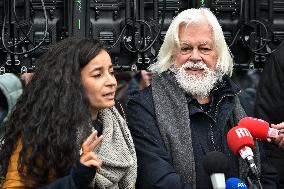 Paul Watson holds a press conference in Paris FA