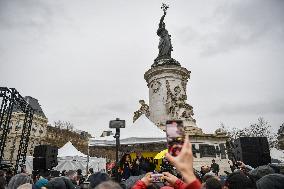 Paul Watson participates in a demonstration in Paris FA