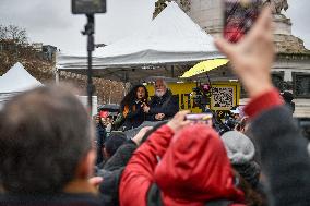 Paul Watson participates in a demonstration in Paris FA