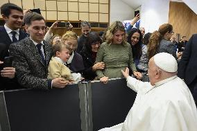 Pope thanks Vatican employees for service during Christmas greetings