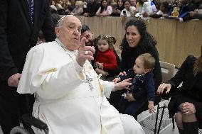 Pope thanks Vatican employees for service during Christmas greetings