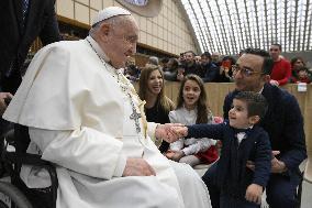 Pope thanks Vatican employees for service during Christmas greetings