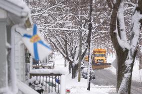 Heavy Snow Clean-Up - Canada