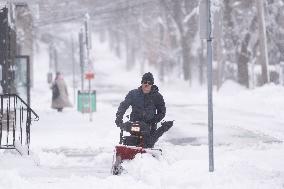 Heavy Snow Clean-Up - Canada