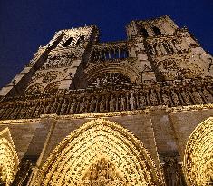 Vespers mass in the Notre-Dame Cathedral - Paris