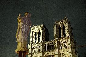 Vespers mass in the Notre-Dame Cathedral - Paris