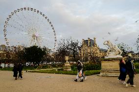 Daily Life In Paris