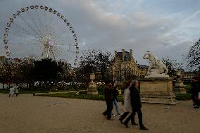 Daily Life In Paris