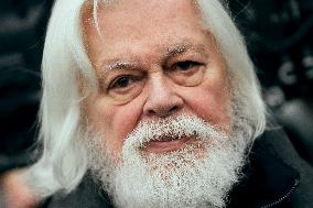 Paul Watson during a Press Conference - Paris AJ