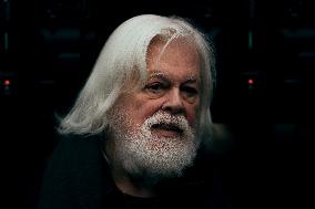 Paul Watson during a Press Conference - Paris AJ