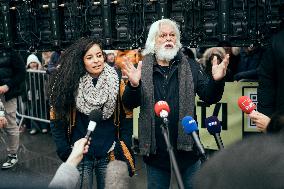 Paul Watson during a Press Conference - Paris AJ