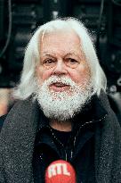 Paul Watson during a Press Conference - Paris AJ