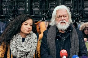 Paul Watson during a Press Conference - Paris AJ