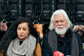 Paul Watson during a Press Conference - Paris AJ