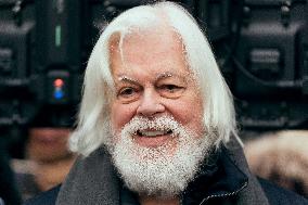 Paul Watson during a Press Conference - Paris AJ