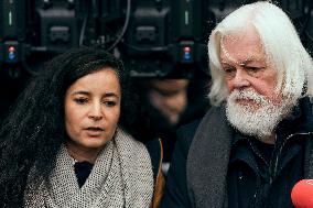 Paul Watson during a Press Conference - Paris AJ