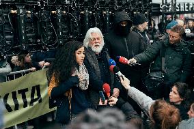 Paul Watson during a Press Conference - Paris AJ