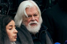 Paul Watson during a Press Conference - Paris AJ