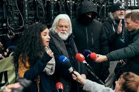 Paul Watson during a Press Conference - Paris AJ