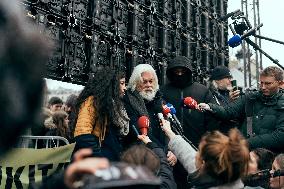 Paul Watson during a Press Conference - Paris AJ