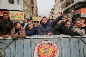 Long queues outside settlement center for temporary protection cards - Syria