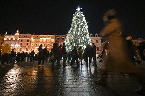 Daily Life In Krakow During Christmas Season