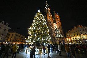 Daily Life In Krakow During Christmas Season