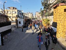 Former soldiers and police surrender weapons in Aleppo - Syria