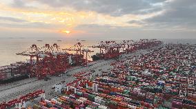 Shanghai Port Container Annual Throughput Exceeded 50 Million TEU