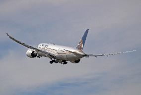 United Boeing 787 taking off from Barcelona airport