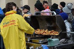 Annual Christmas Food Handout For People In Need In Krakow